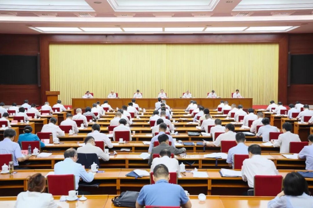 工信部: 加強光伏等行業治理，以標準提升倒逼落后產能退出
